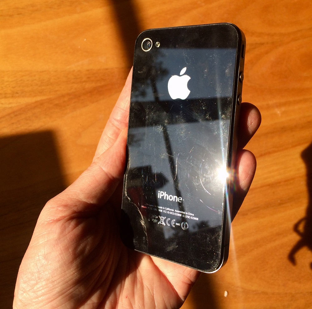 minimalistic-precision Minimalistic iPhone4