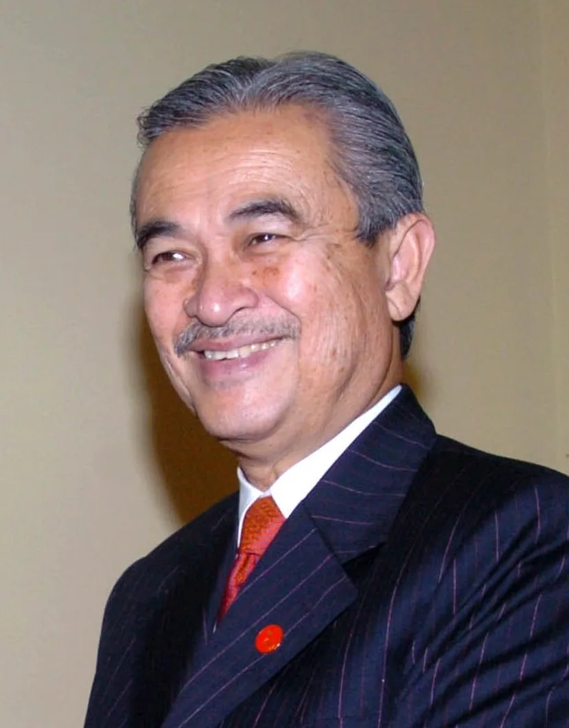 Porträt von Abdullah Ahmad Badawi (1939–2025) – Gedenkseite