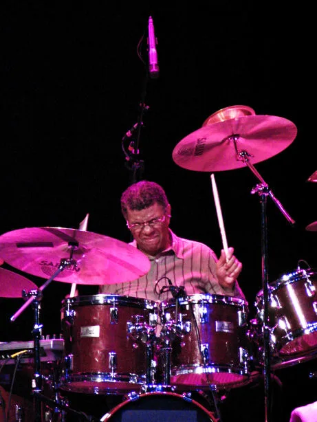 Porträt von Jack DeJohnette (1942–2025) – Gedenkseite