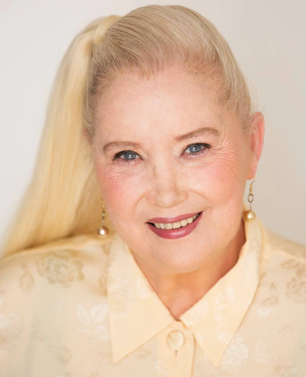 Porträt von Sally Kirkland (1941–2025) – Gedenkseite