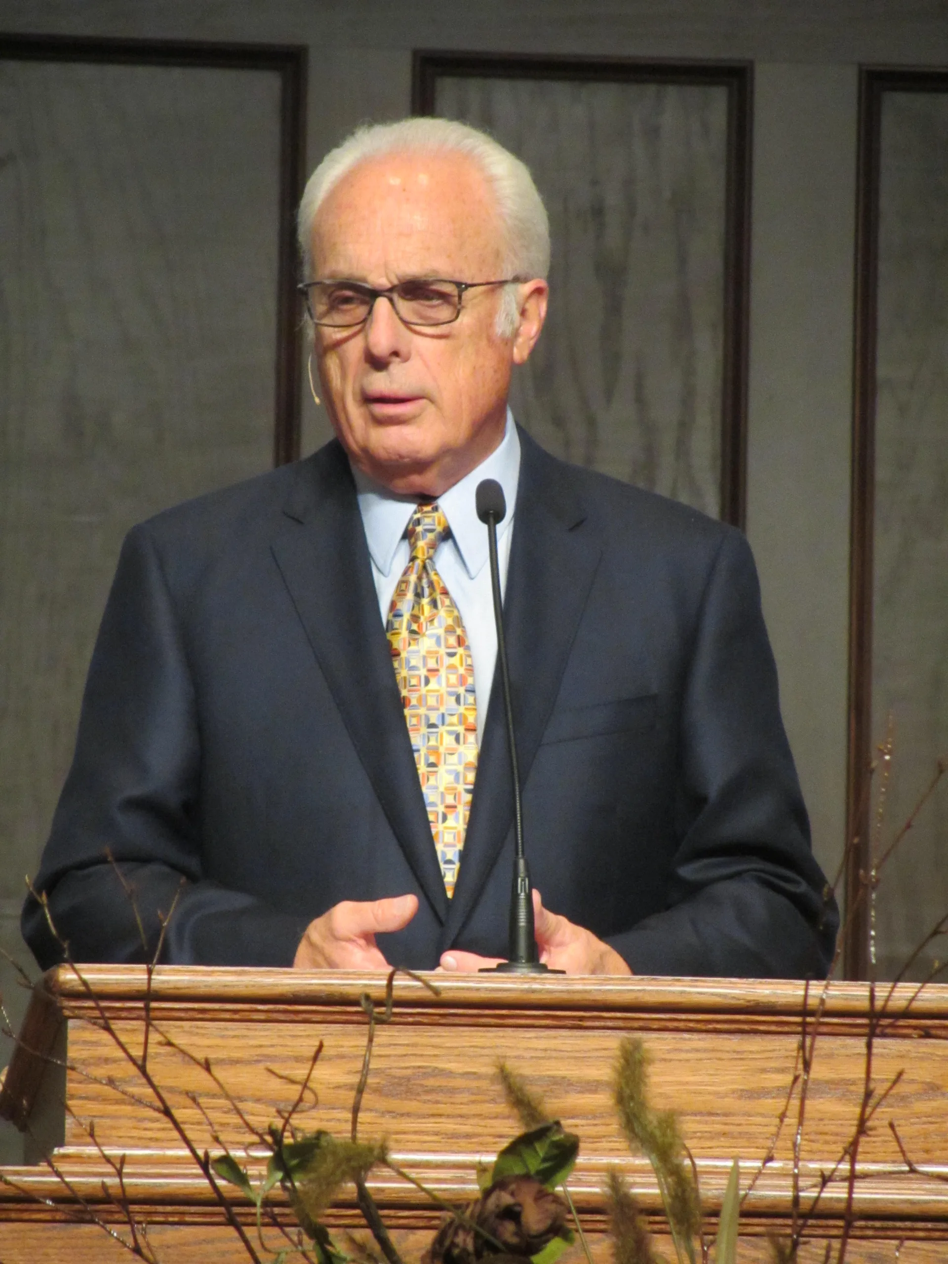 Porträt von John F. MacArthur (1939–2025) – Gedenkseite