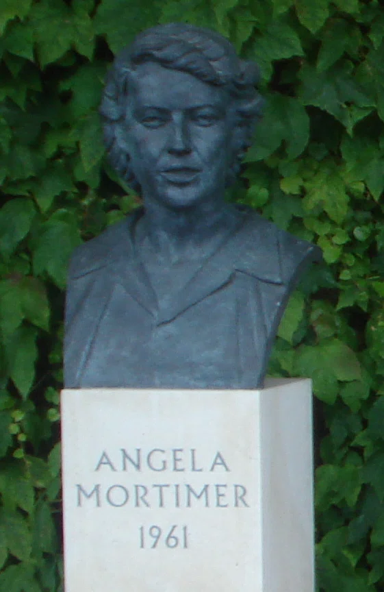Porträt von Angela Mortimer (1932–2025) – Gedenkseite