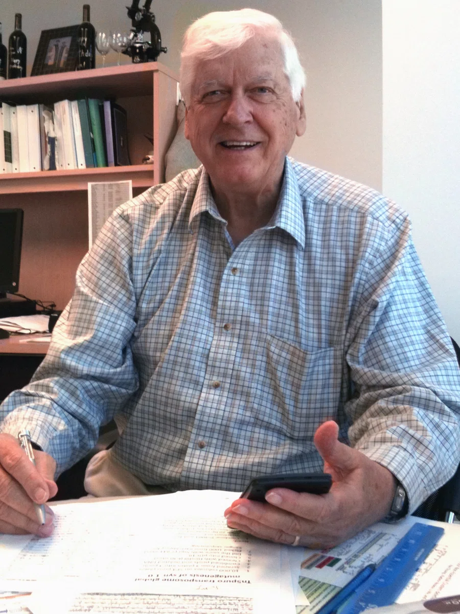 Porträt von Hamilton Othanel Smith (1931–2025) – Gedenkseite