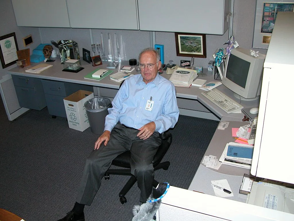 Portrait of Gordon Moore (1929–2023) – memorial page