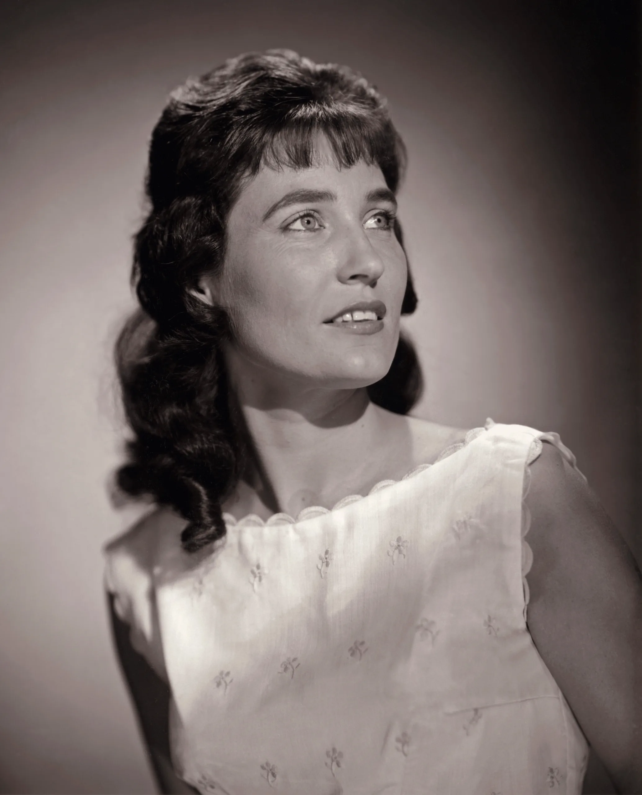 Porträt von Loretta Lynn (1932–2022) – Gedenkseite