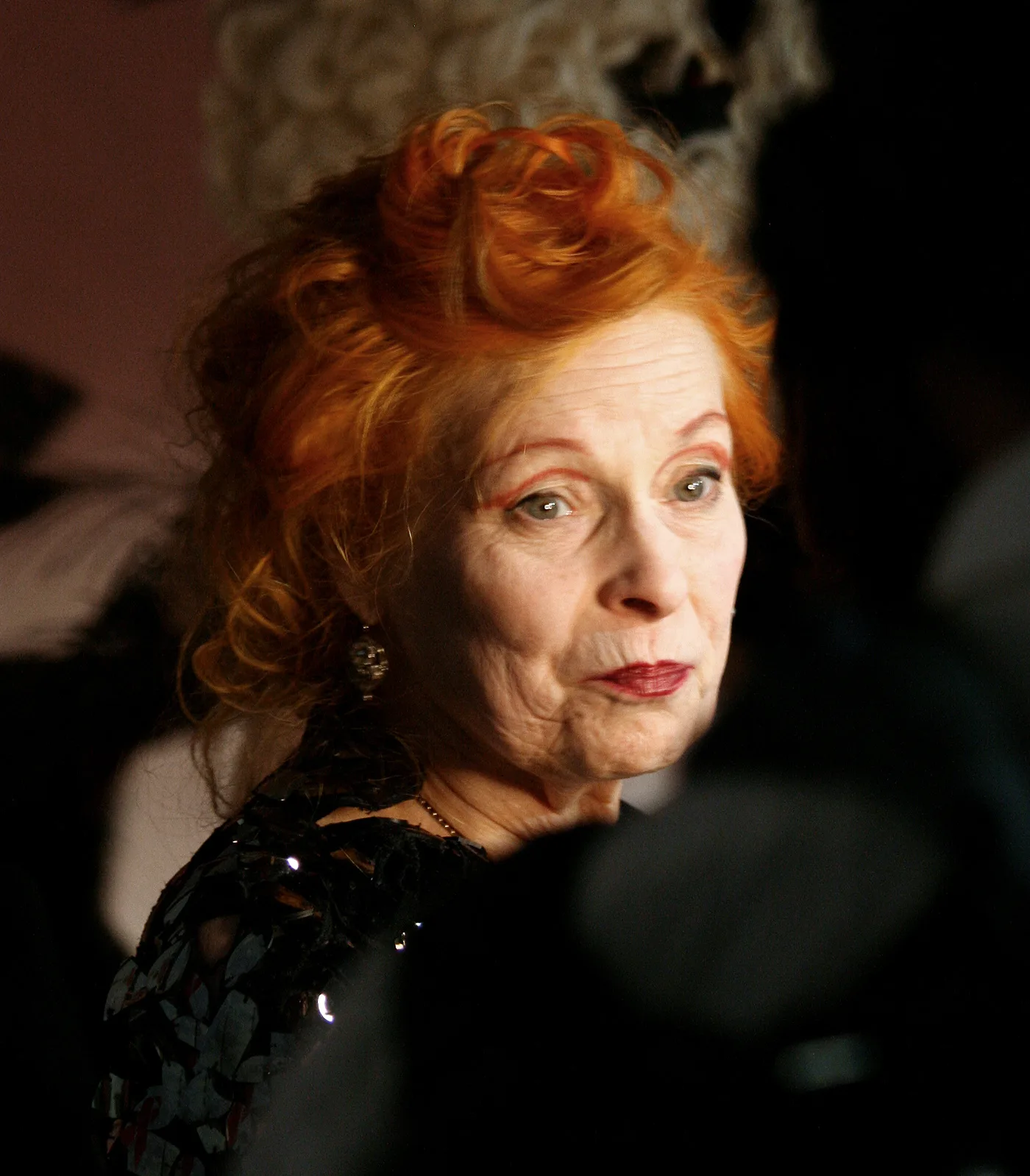 Porträt von Vivienne Westwood (1941–2022) – Gedenkseite