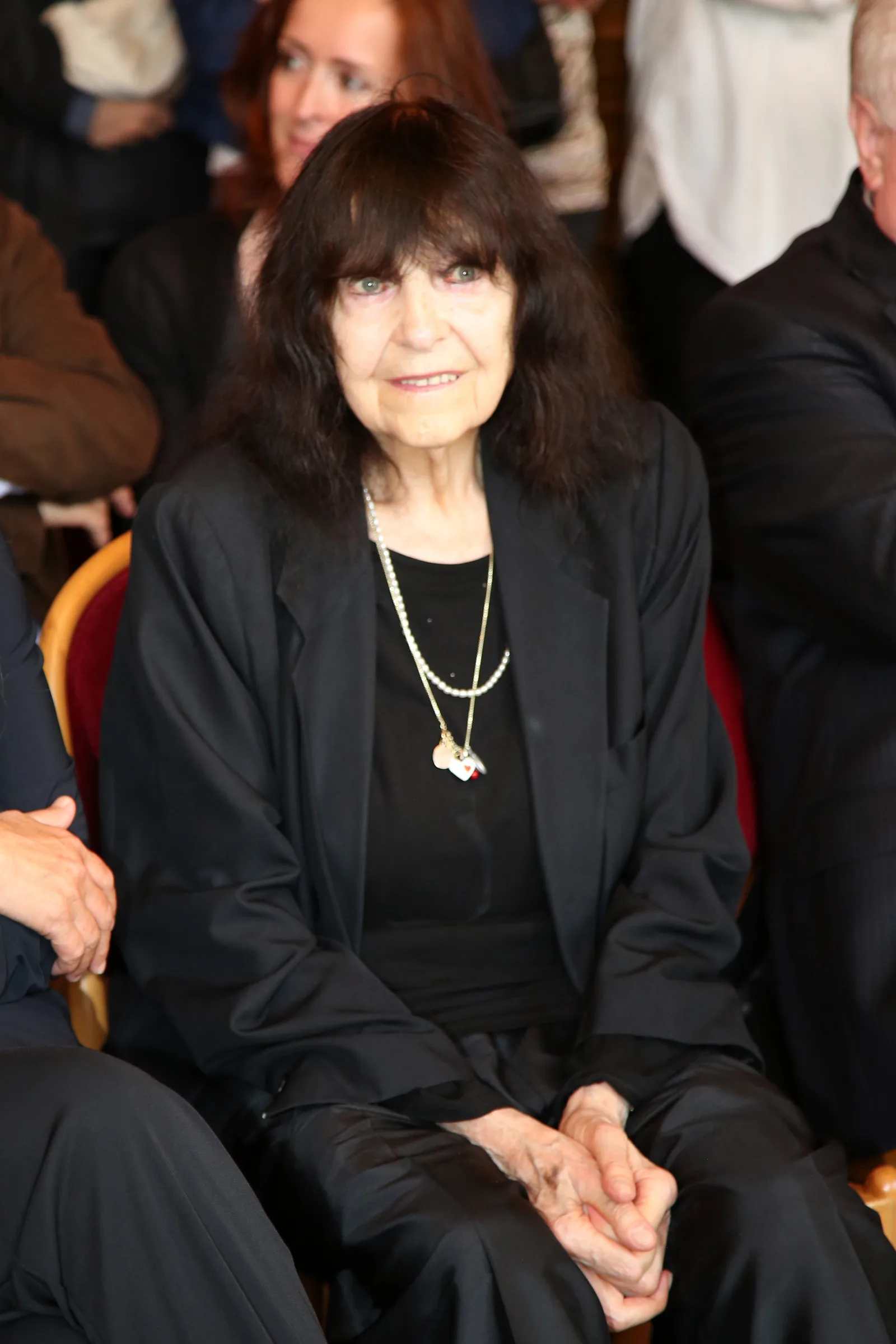 Porträt von Friederike Mayröcker (1924–2021) – Gedenkseite