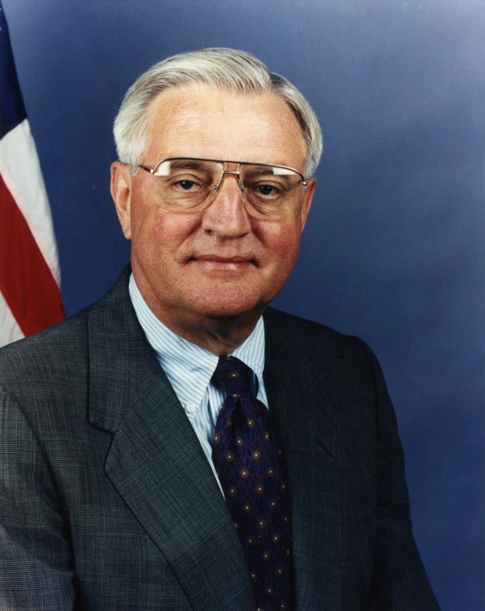 Portrait of Walter Mondale (1928–2021) – memorial page