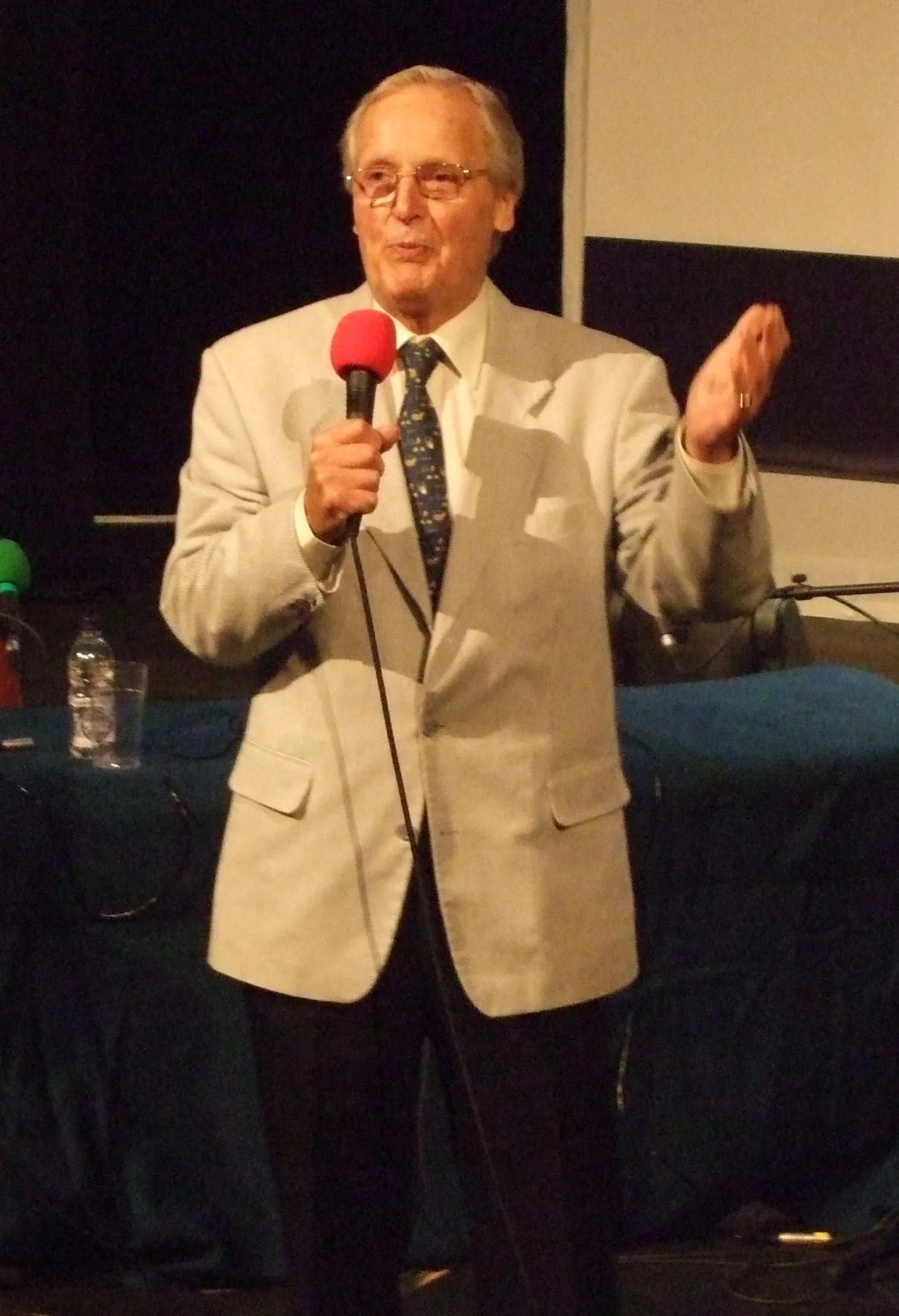Portrait of Nicholas Parsons (1923–2020) – memorial page