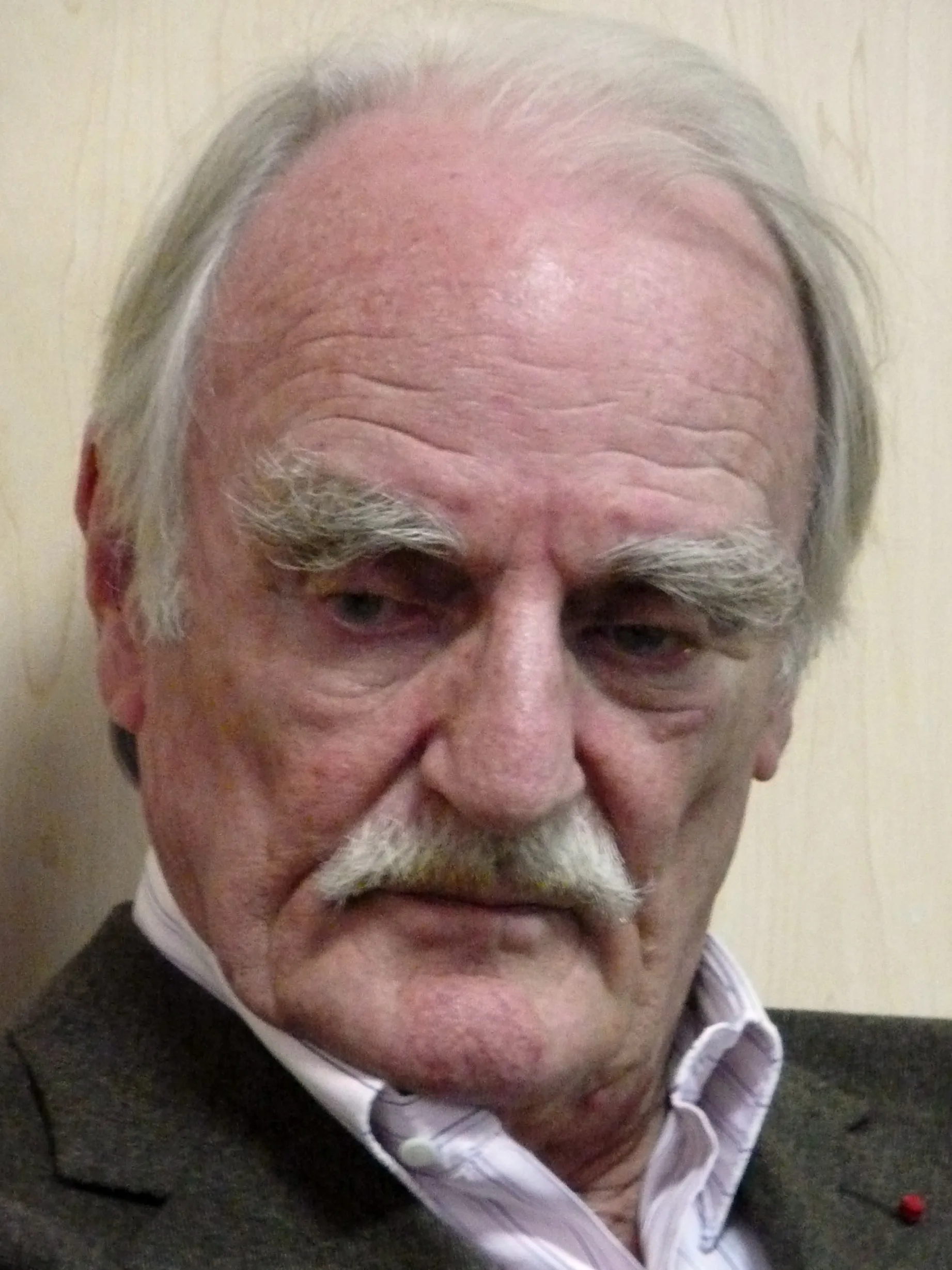 Porträt von Jean Raspail (1925–2020) – Gedenkseite