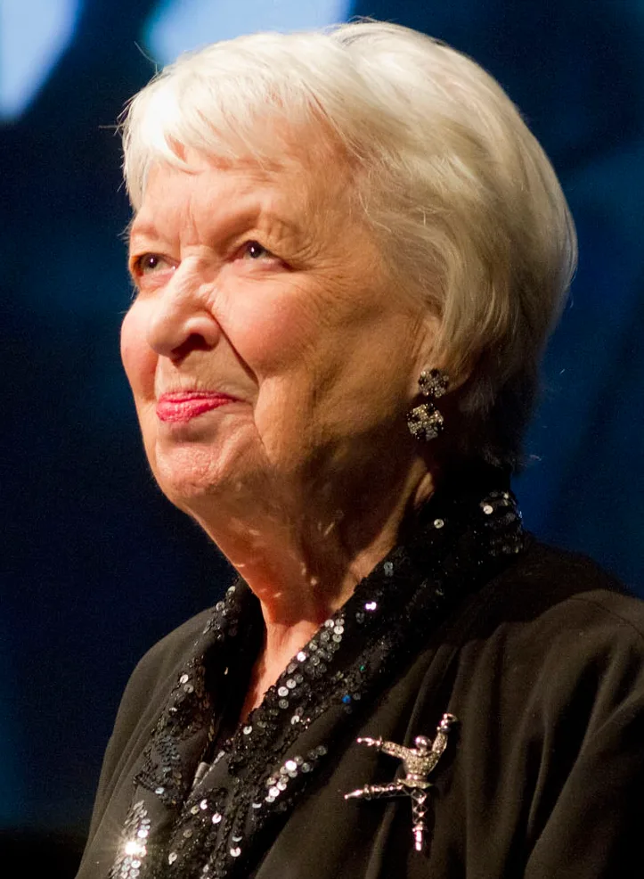 Porträt von June Whitfield (1925–2018) – Gedenkseite