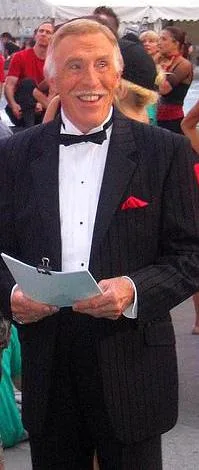 Portrait of Bruce Forsyth (1928–2017) – memorial page