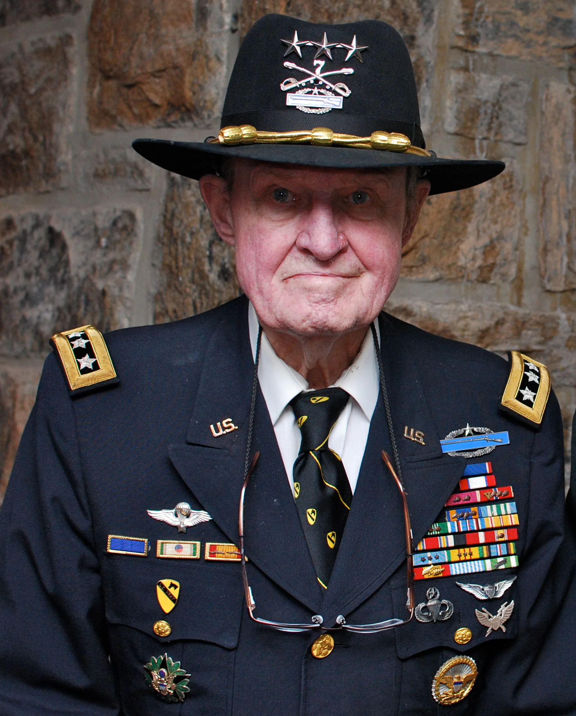 Porträt von Harold G. Moore (1922–2017) – Gedenkseite