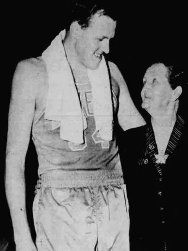 Porträt von Clyde Lovellette (1929–2016) – Gedenkseite