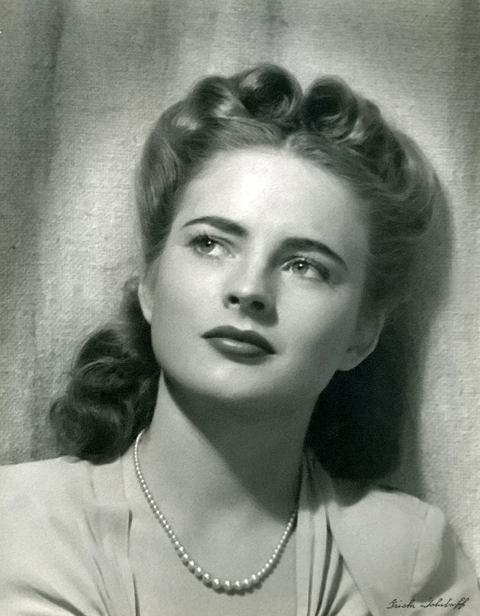 Portrait of Coleen Gray (1922–2015) – memorial page