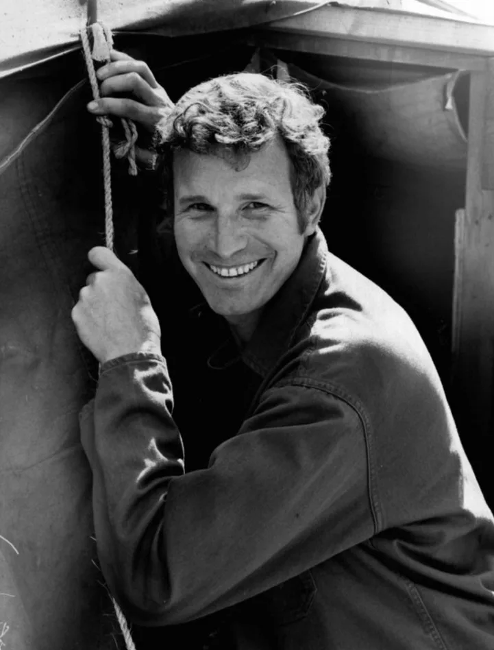 Porträt von Wayne Rogers (1933–2015) – Gedenkseite