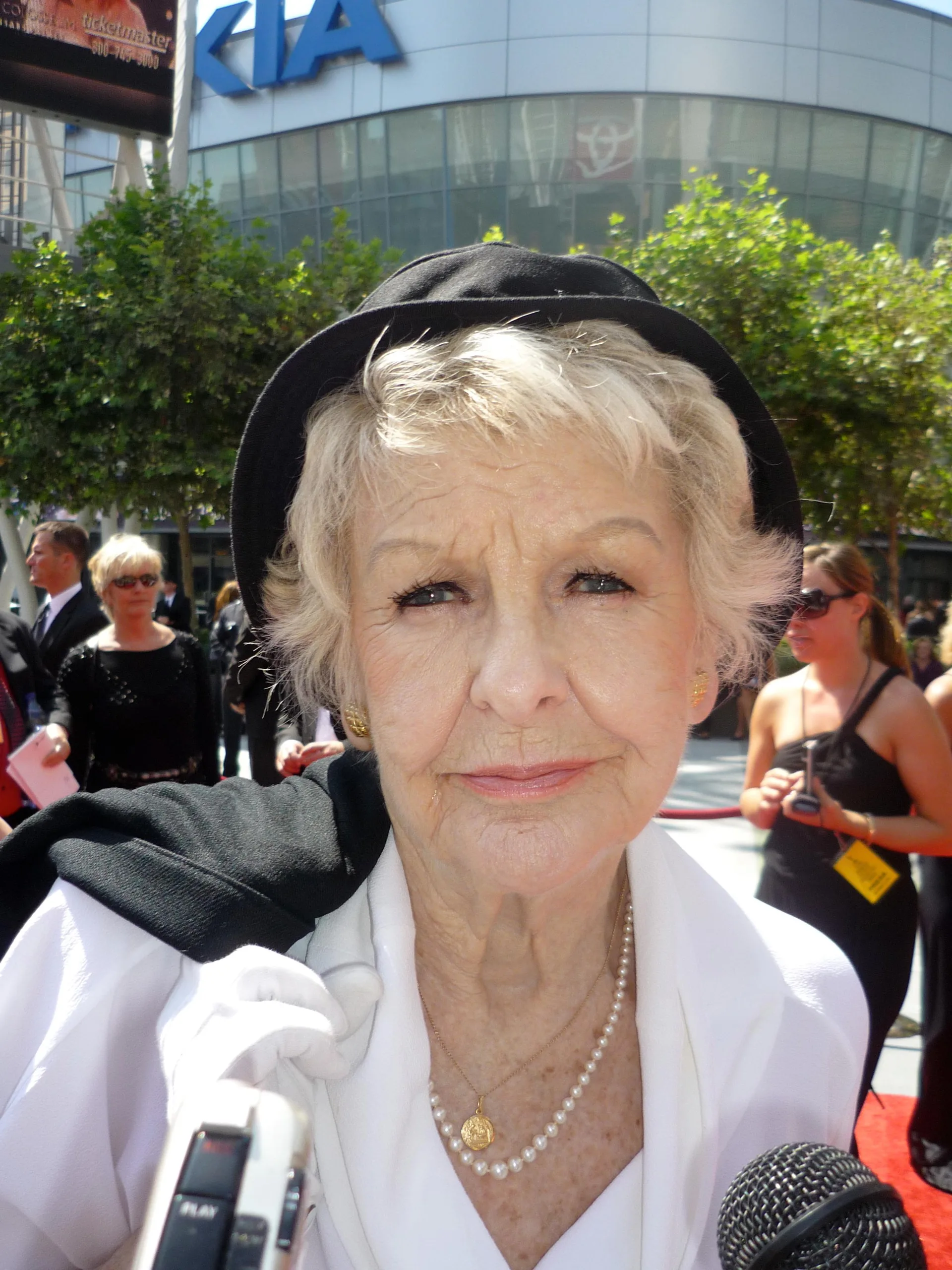 Porträt von Elaine Stritch (1925–2014) – Gedenkseite