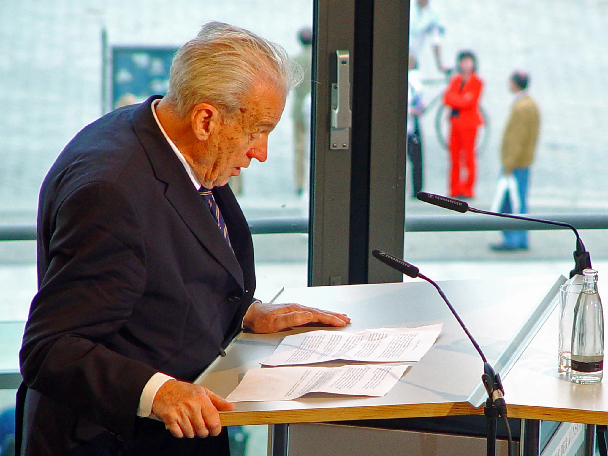 Portrait of Walter Jens (1923–2013) – memorial page