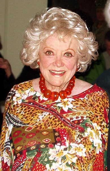 Porträt von Phyllis Diller (1917–2012) – Gedenkseite