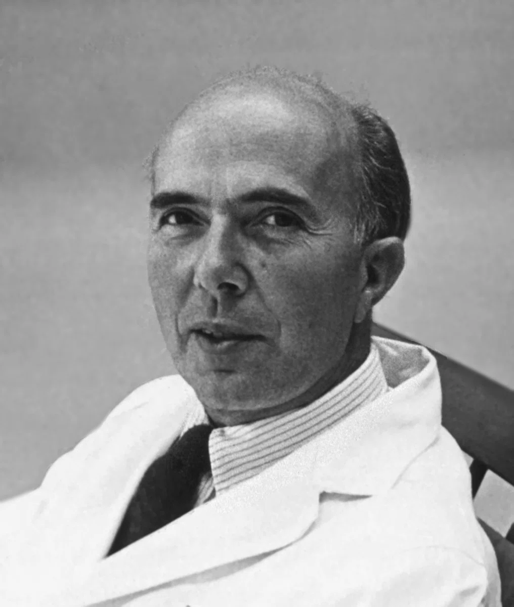 Portrait of Renato Dulbecco (1914–2012) – memorial page