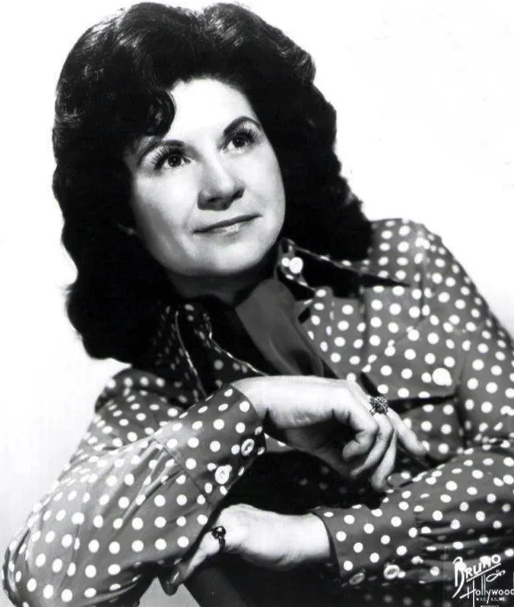 Porträt von Kitty Wells (1919–2012) – Gedenkseite
