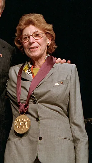 Porträt von Helen Frankenthaler (1928–2011) – Gedenkseite