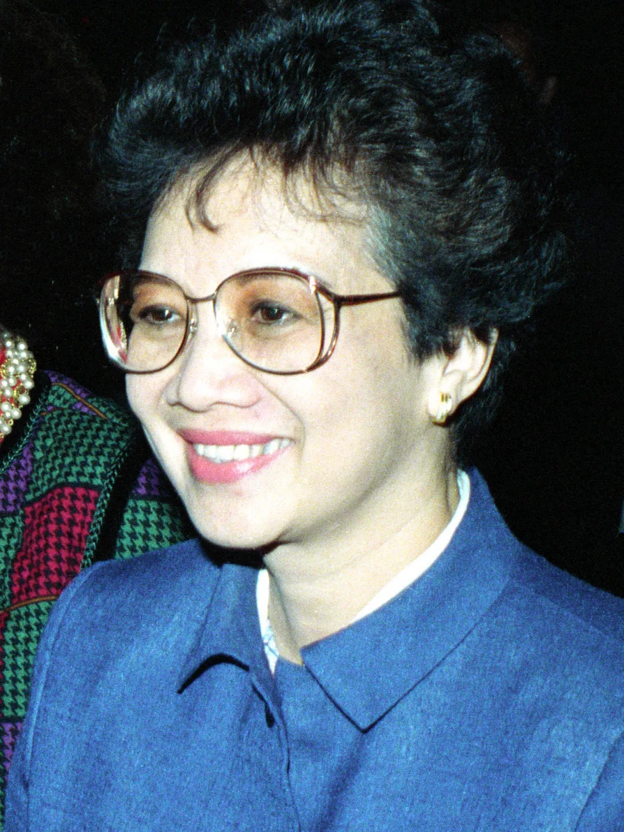 Porträt von Corazon Aquino (1933–2009) – Gedenkseite