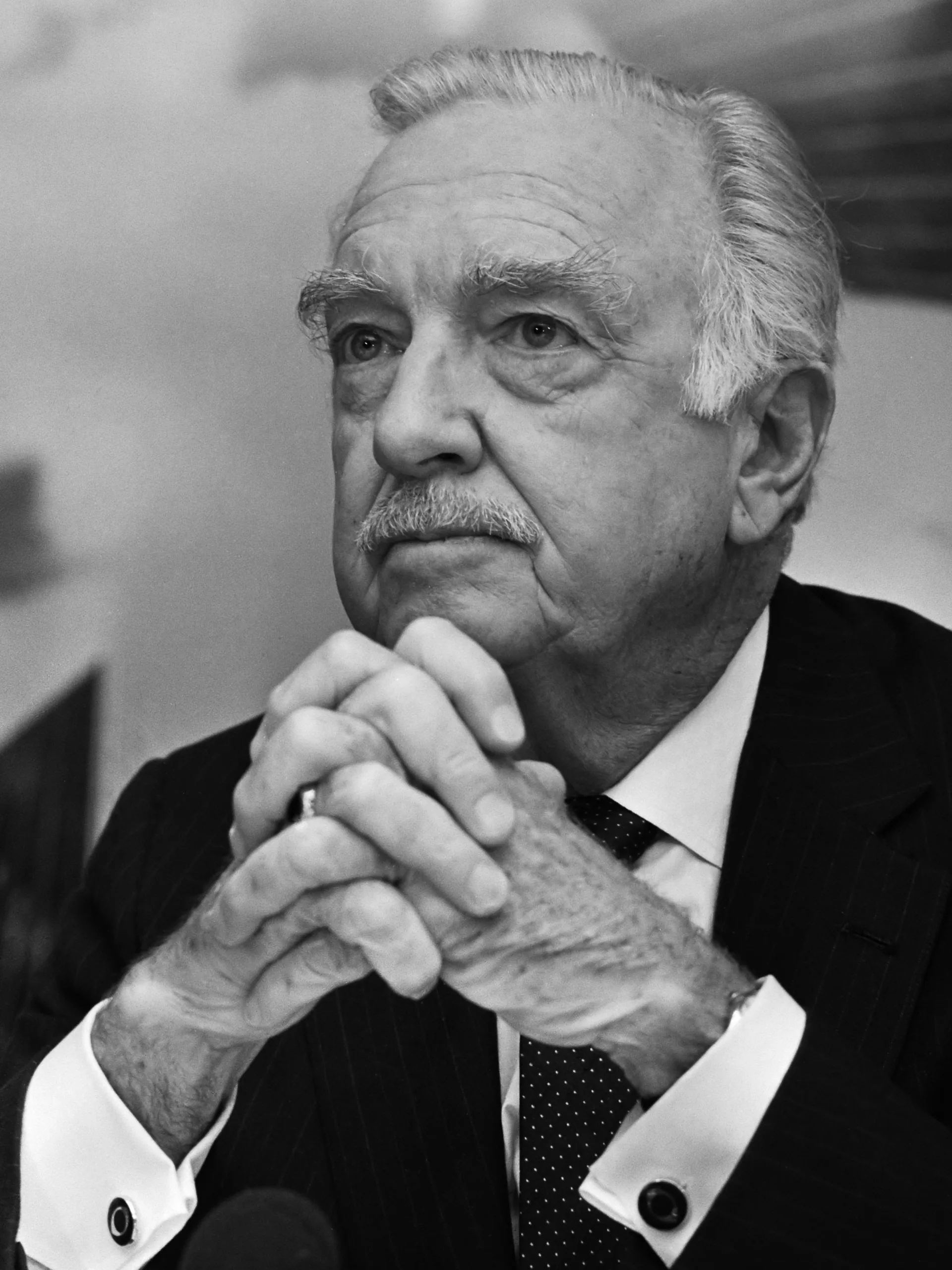 Porträt von Walter Cronkite (1916–2009) – Gedenkseite