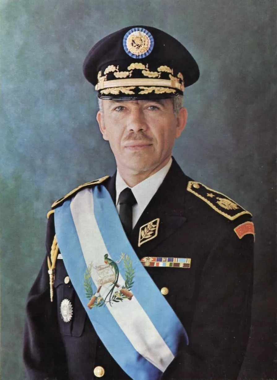 Porträt von Kjell Eugenio Laugerud García (1930–2009) – Gedenkseite