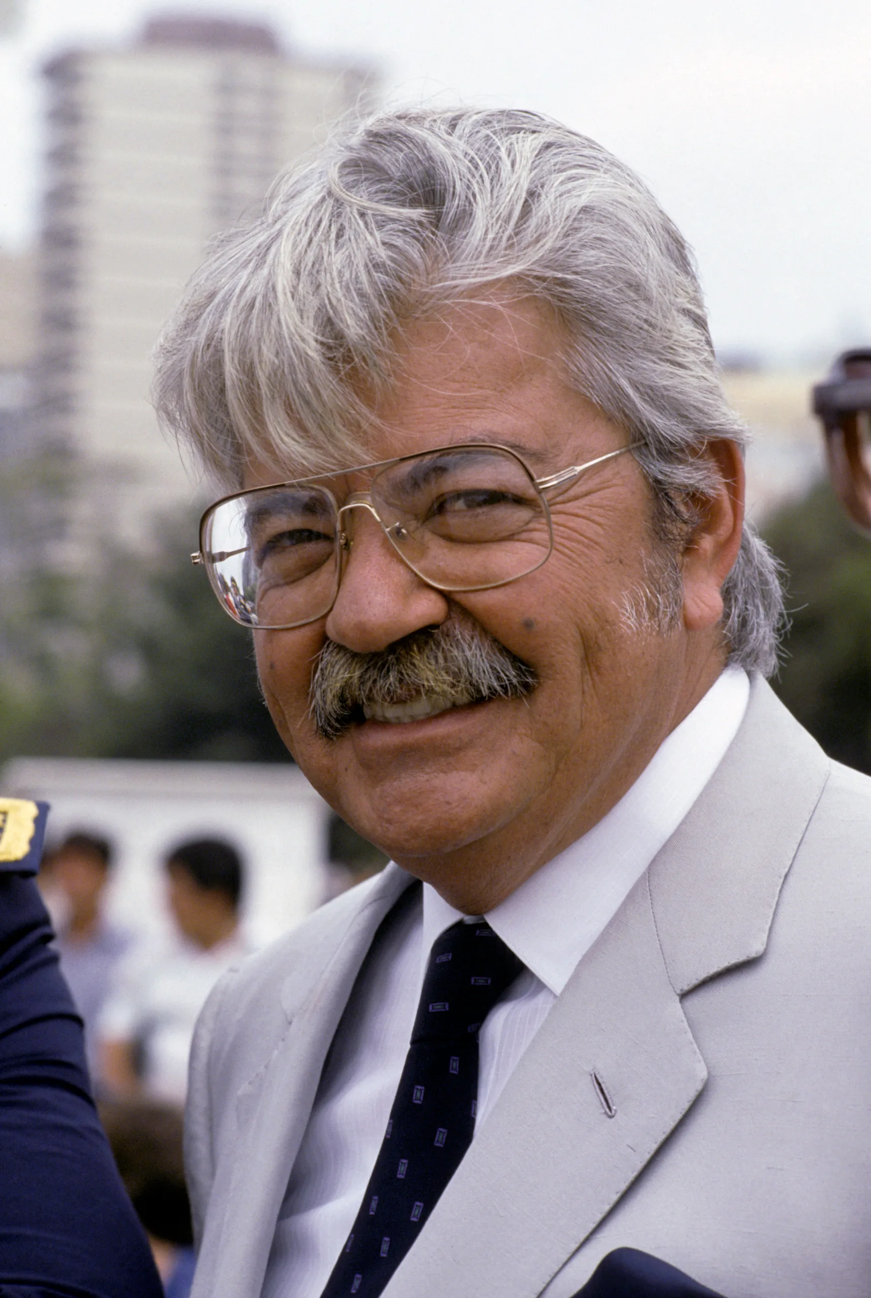 Porträt von León Febres Cordero (1931–2008) – Gedenkseite