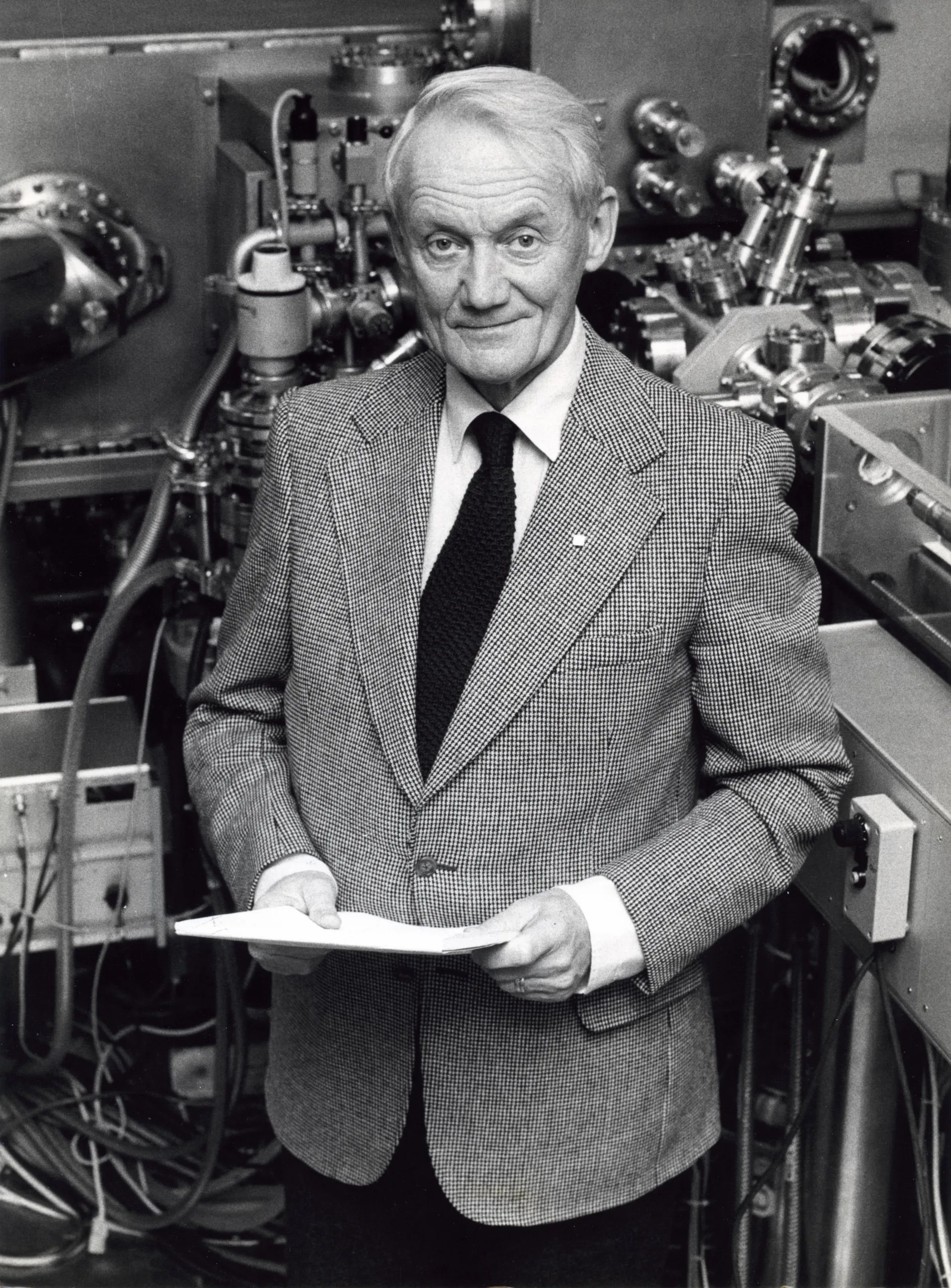 Portrait of Kai Siegbahn (1918–2007) – memorial page