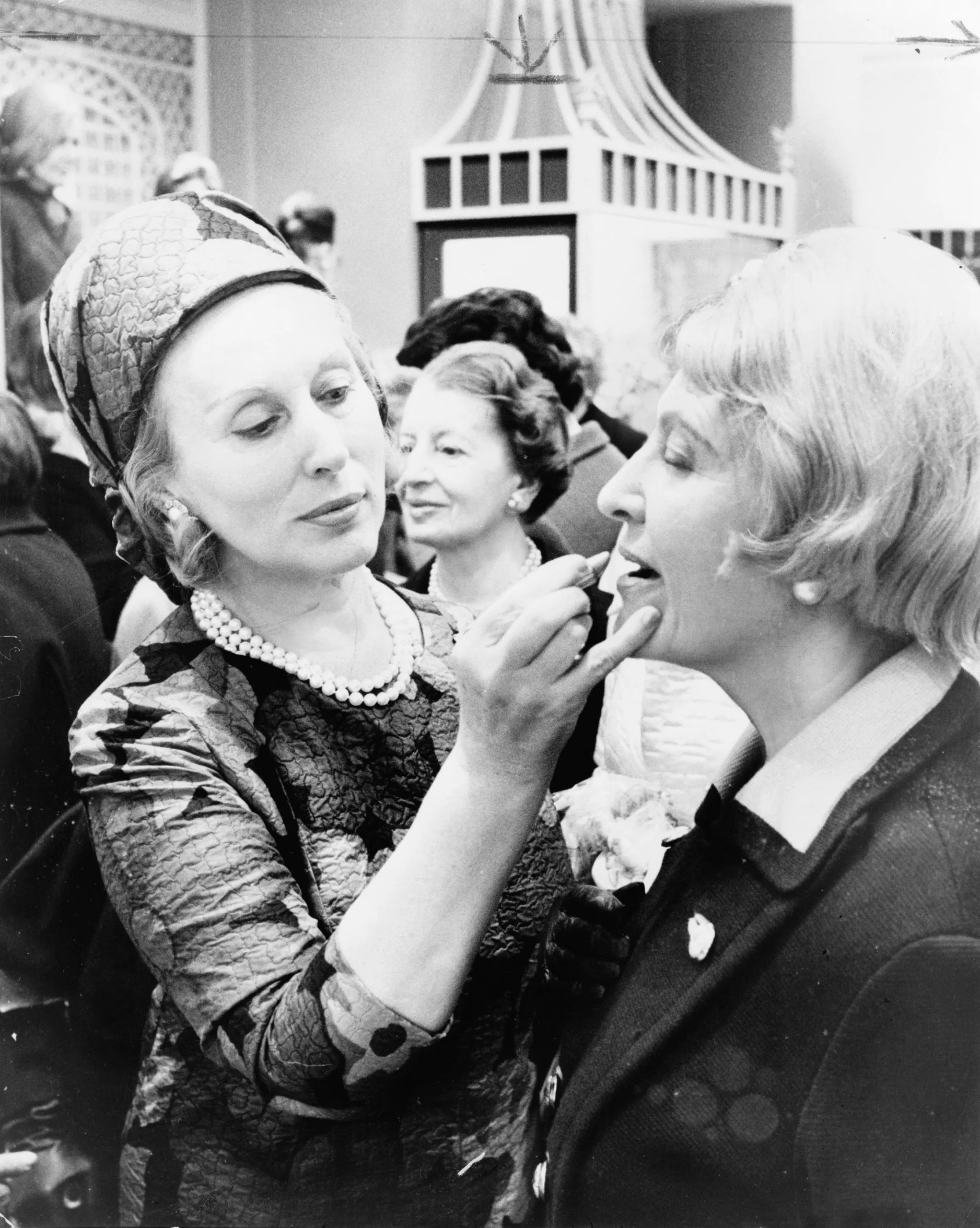 Porträt von Estée Lauder (1906–2004) – Gedenkseite