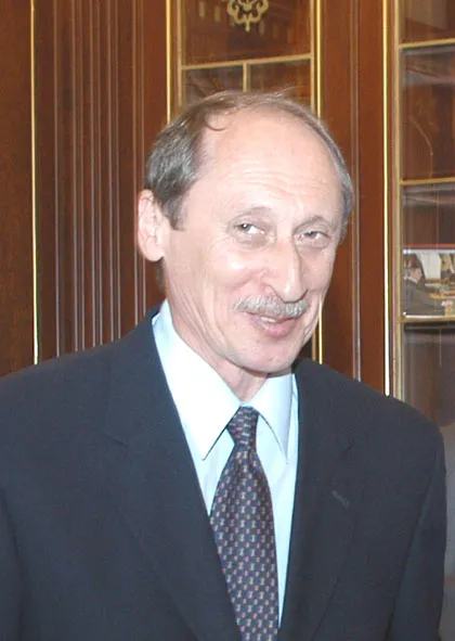 Porträt von Valentin Balakhnichev (1949–2026) – Gedenkseite