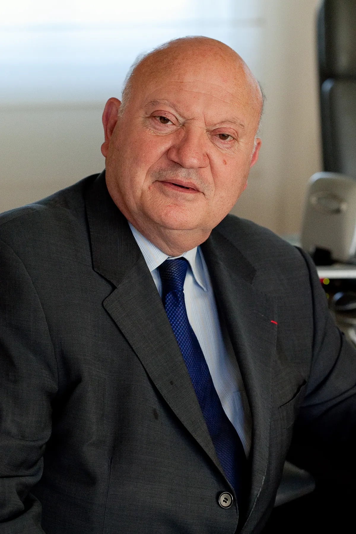 Porträt von André Santini (1940–2026) – Gedenkseite