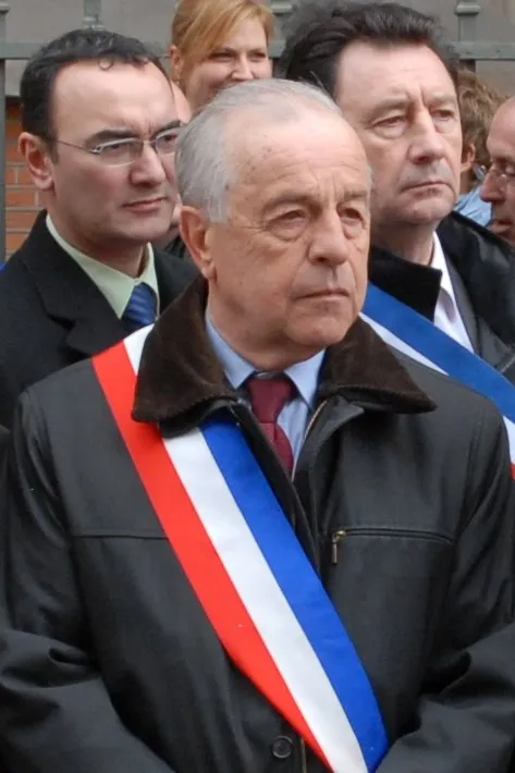 Porträt von Pierre Izard (1935–2026) – Gedenkseite