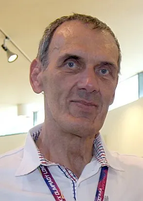 Porträt von Adam Sandurski (1953–2026) – Gedenkseite
