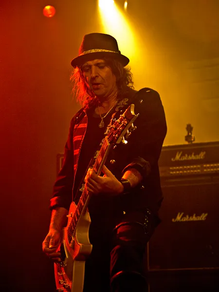 Porträt von Phil Campbell (1961–2026) – Gedenkseite