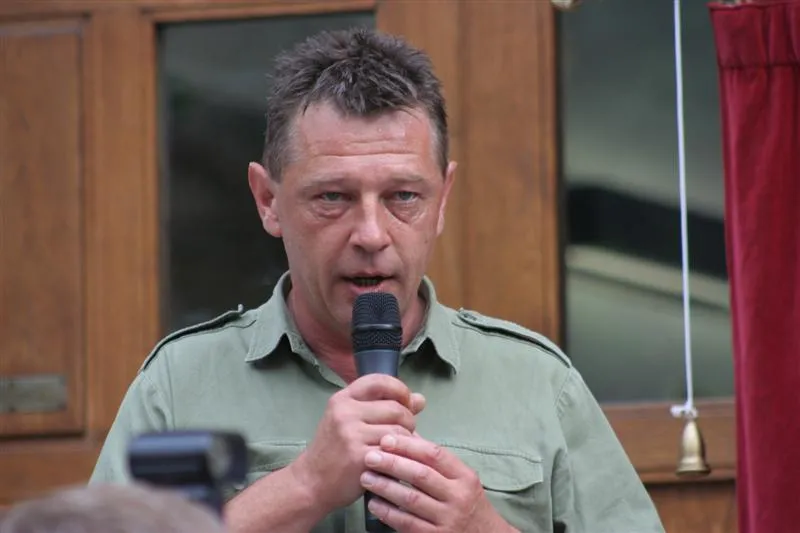 Portrait of Andy Kershaw (1959–2026) – memorial page