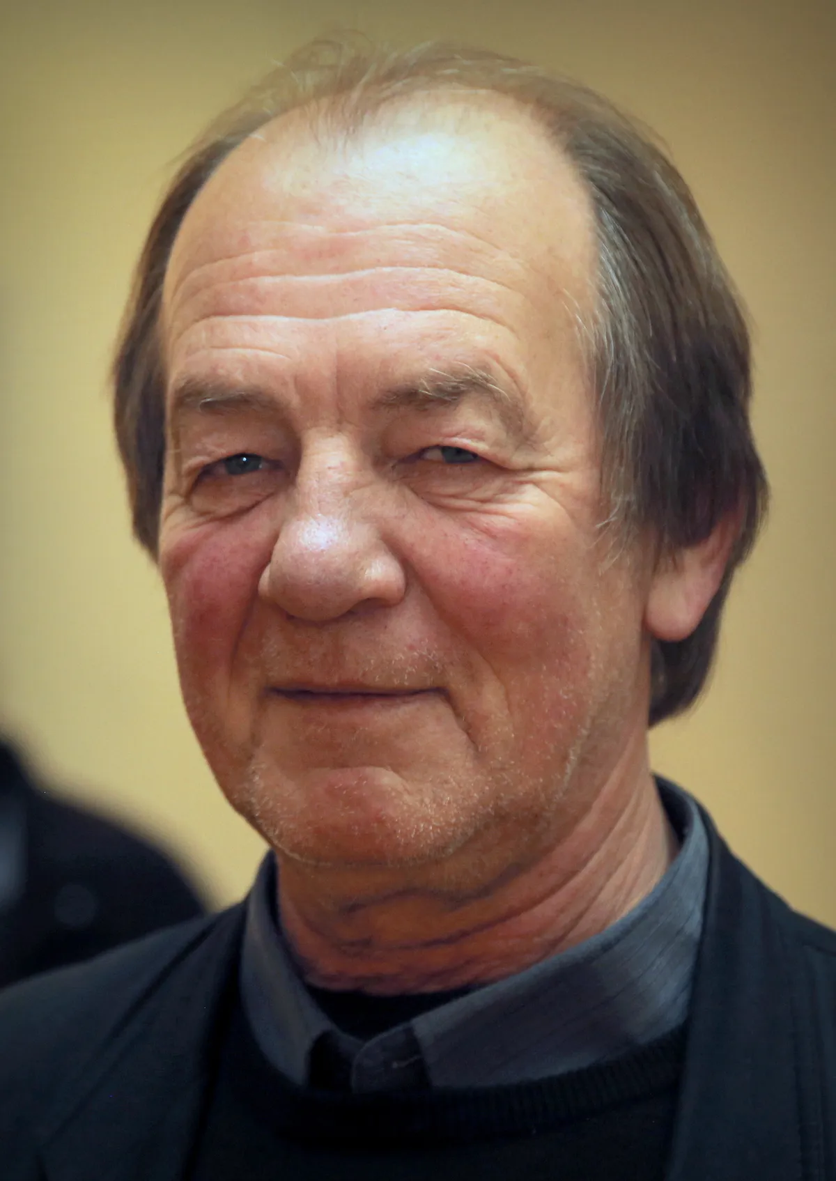 Porträt von János Aknay (1949–2026) – Gedenkseite