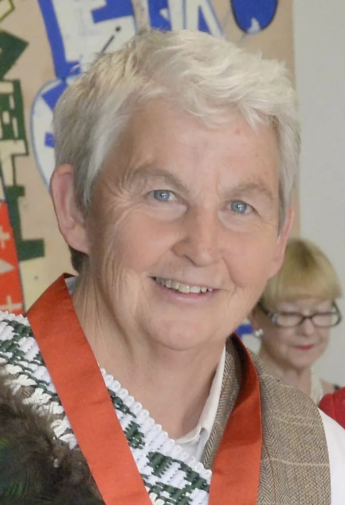 Porträt von Jools Topp (1958–2026) – Gedenkseite