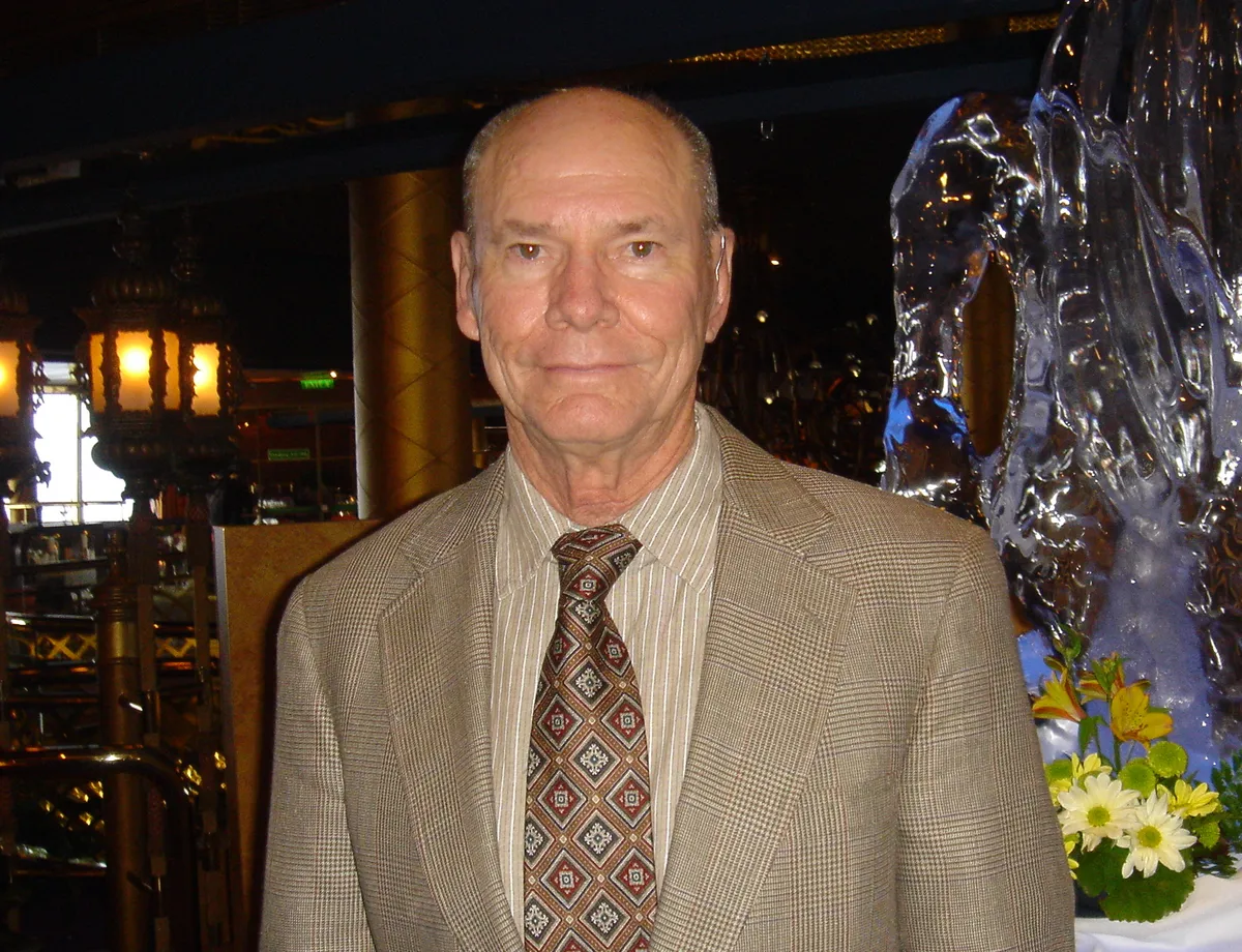 Porträt von Robert J. Plemmons (1938–2026) – Gedenkseite