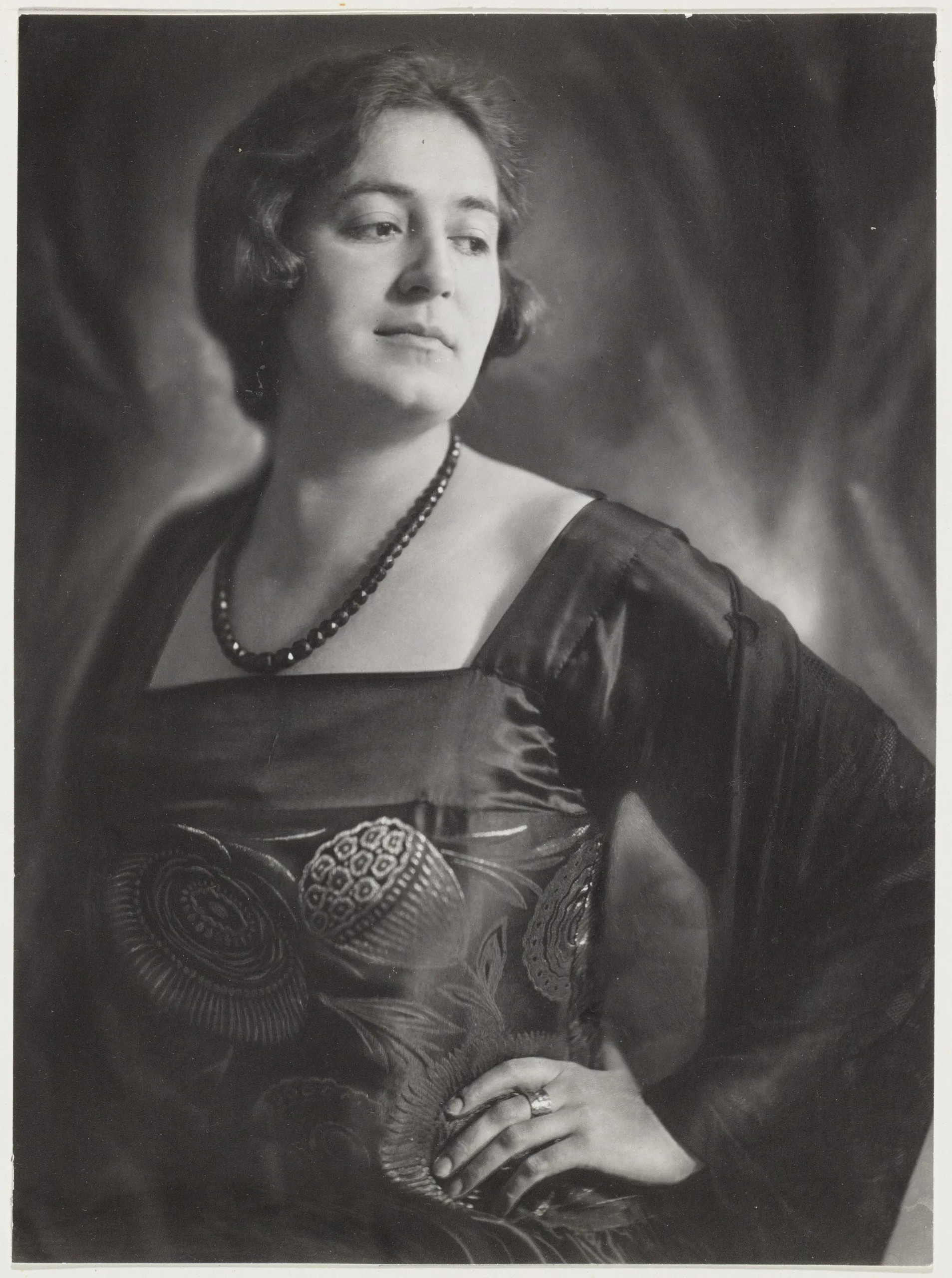 Porträt von Suze Luger-van Beuge (1889–1971) – Gedenkseite