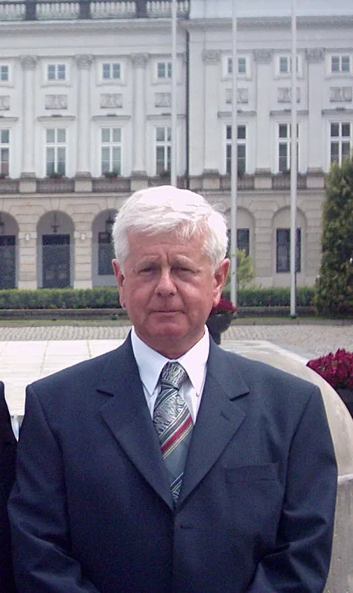Porträt von Adam S. Niedzielski (1946–2011) – Gedenkseite