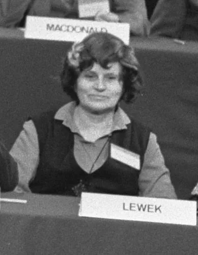 Christa Lewek