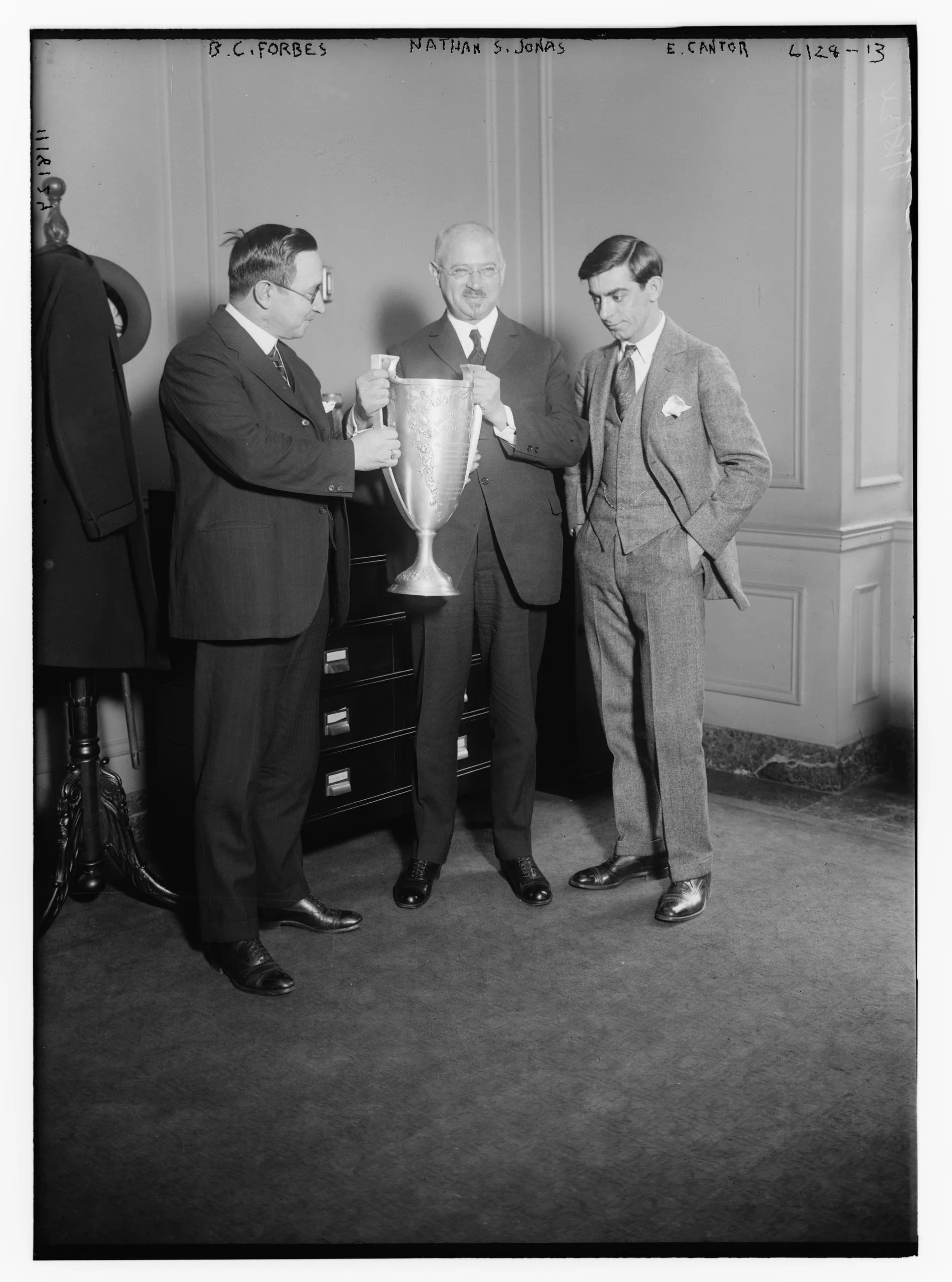 Porträt von Nathan Solomon Jonas (1868–1943) – Gedenkseite