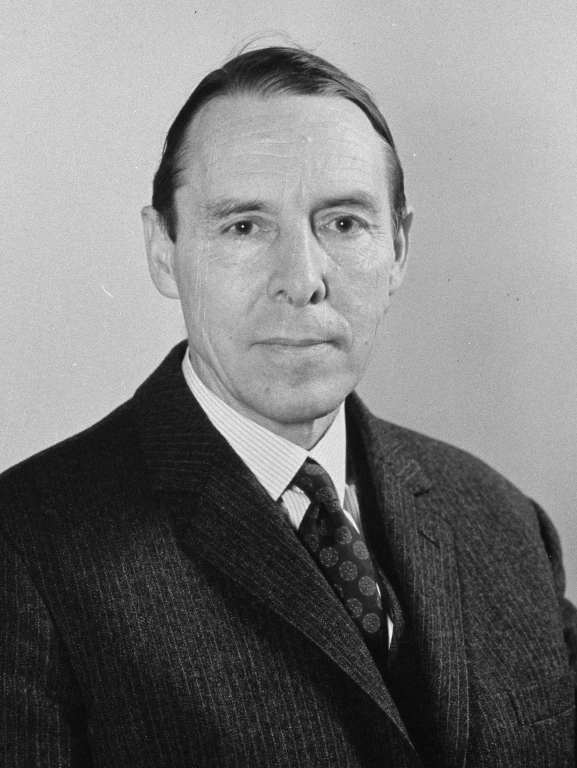 Portrait of Hans-Peter Tschudi (1913–2002) – memorial page