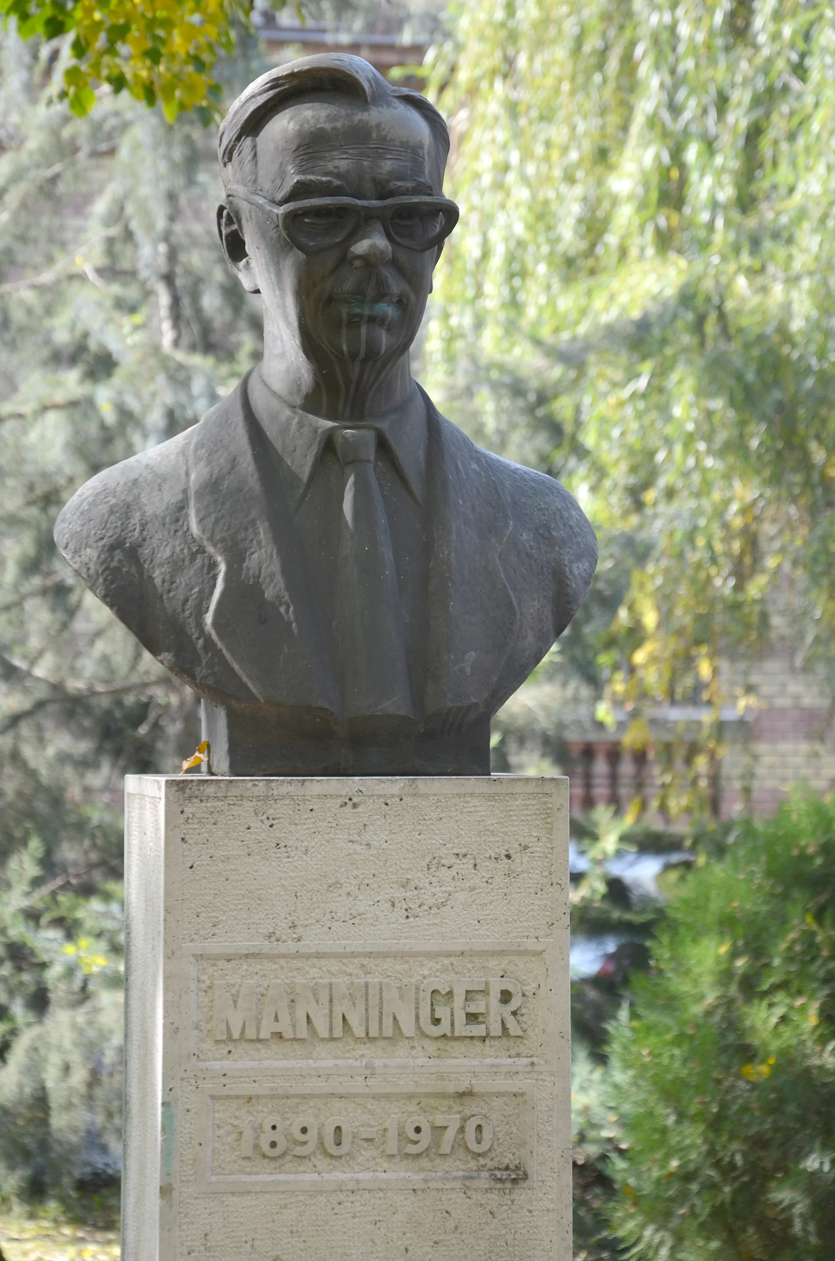 Porträt von Rezső Manninger (1890–1970) – Gedenkseite