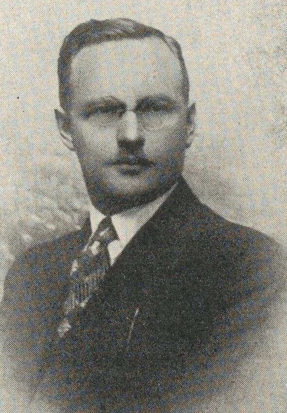 Portrait of Julian Pyz (1895–1987) – memorial page