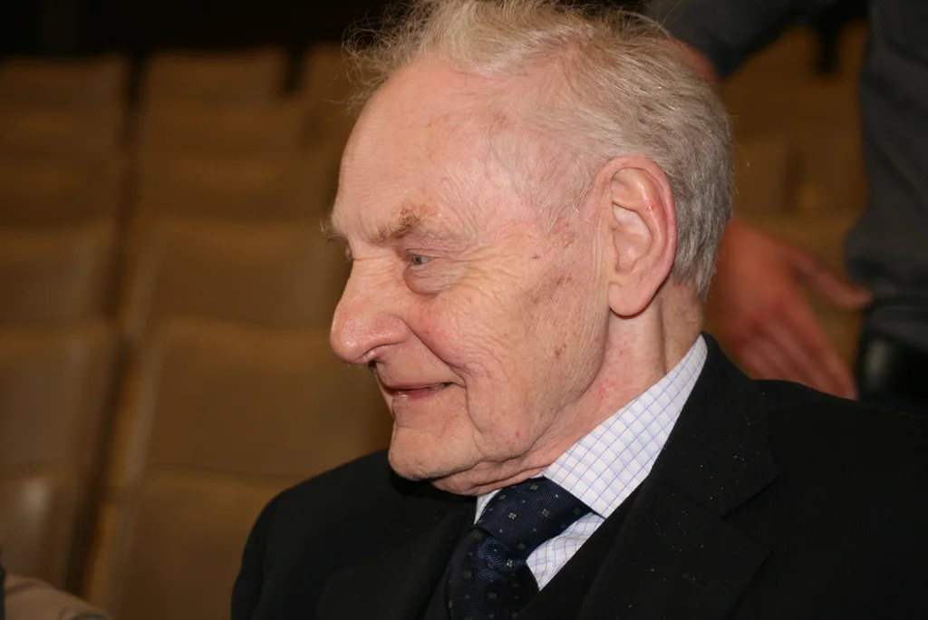 Porträt von David Stoddart (1926–2020) – Gedenkseite