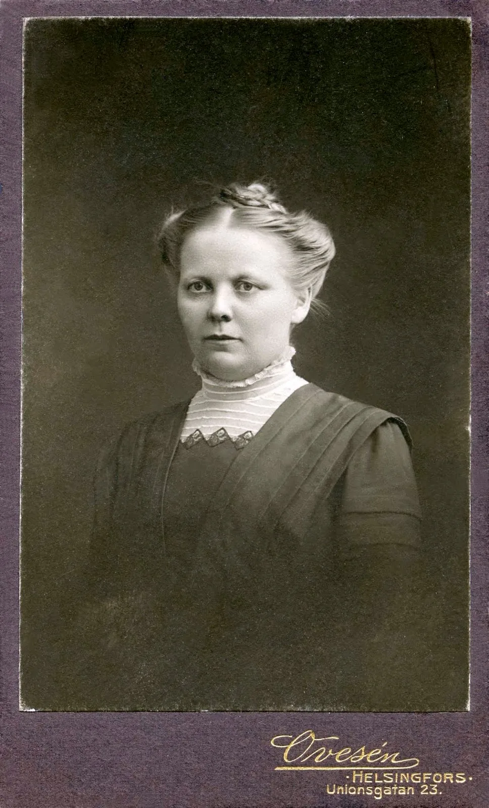Porträt von Aura Kiiskinen (1878–1968) – Gedenkseite